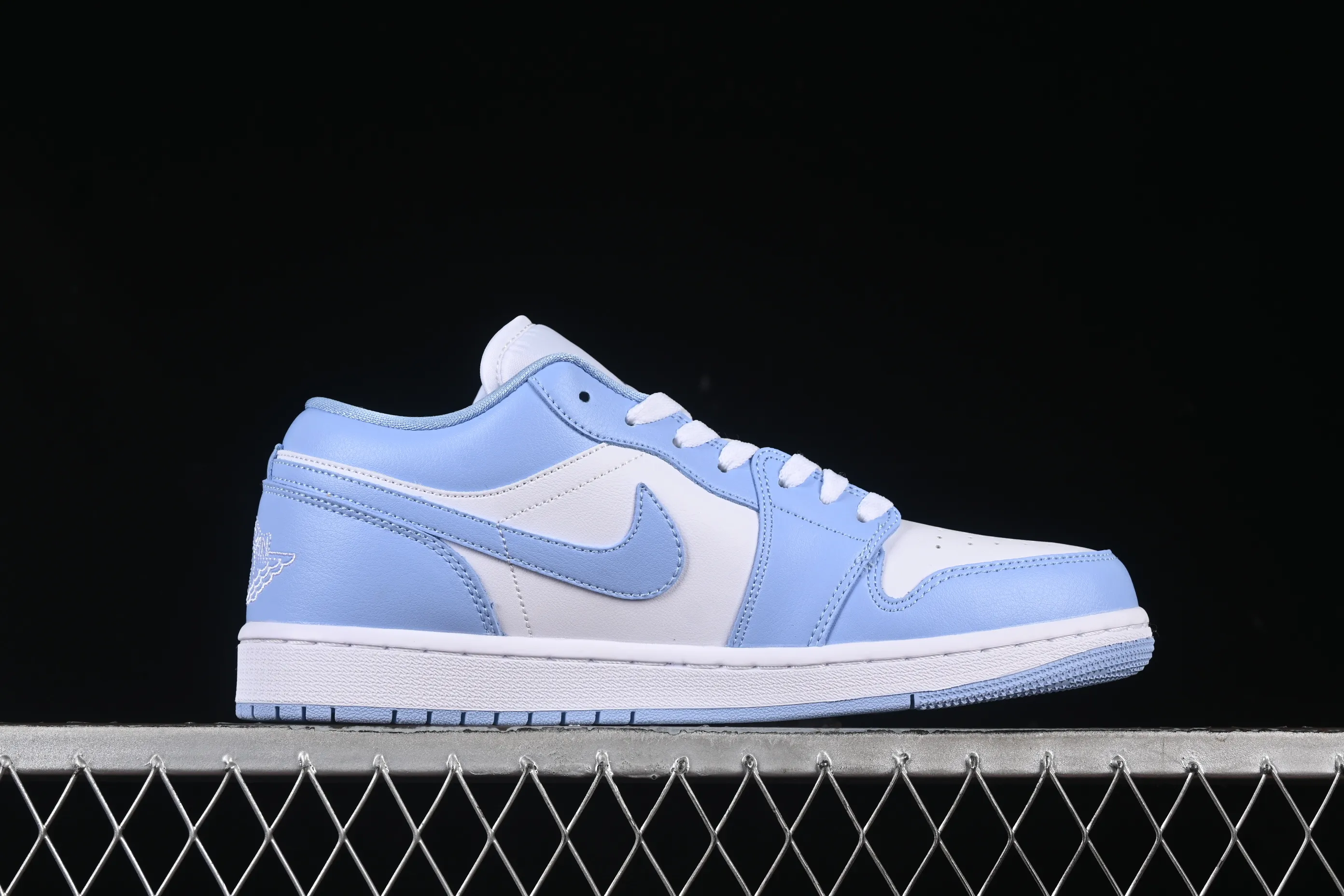 All categories Air Jordan Jordan series basketball shoes Air Jordan 1 Low Air Jordan 1 Low AJ1 Joe 1 white and blue low-top cultural and leisure sports sneakers DC0774-142